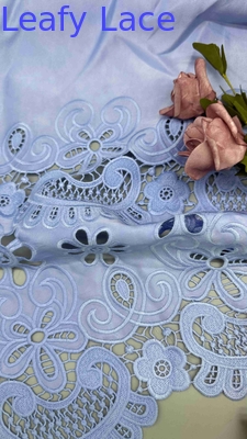 Υφασμάτινο κεντήματα με laser cut Light Blue Poly Grpund κεντήματα Eyelet υφασμάτινο για τα εμπορικά σήματα ένδυσης