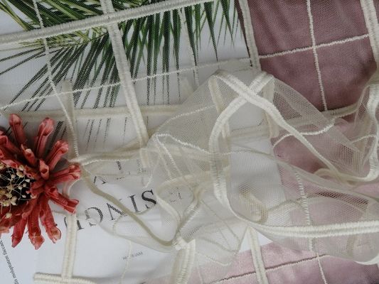 Γεωμετρικό κεντημένο δαντελλών υλικό δαντελλών υφάσματος άσπρο για τα φορέματα