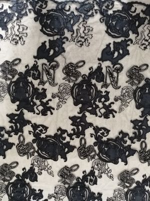 Μαύρο λέιζερ περικοπών Applique ύφασμα δαντελλών κεντητικής κεντημένο ύφασμα