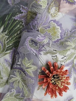 Floral χρωματισμένο κεντημένο ύφασμα δαντελλών για το ένδυμα γυναικών