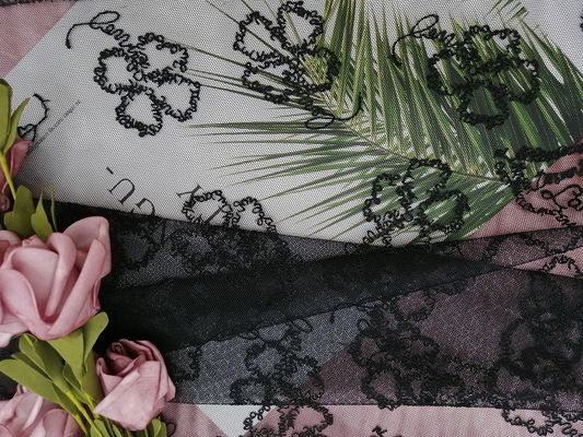 Μαύρο ύφασμα δαντελλών επιστολών Floral κεντημένο