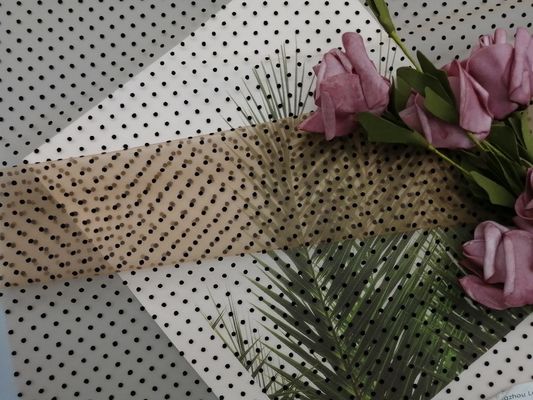 Μαύρο σημείο που συγκεντρώνεται συγκεντρωμένο ύφασμα πλέγματος του Tulle το πλέγμα