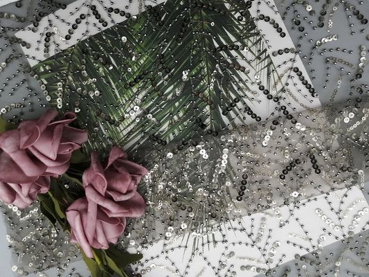 Γκρίζο κεντημένο ύφασμα δαντελλών τσεκιών κόμματος για το γαμήλιο φόρεμα