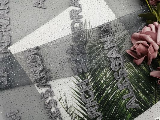 Το γκρι ακτινοβολεί ύφασμα πλέγματος φύλλων αλουμινίου κεντητικής για την κυρία Evening Dress