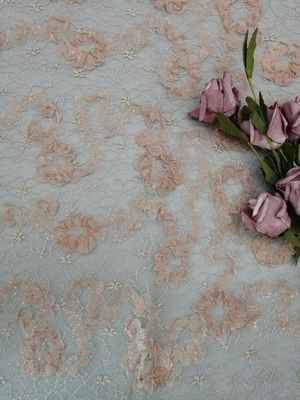 Το ρόδινο Floral τσιγγελάκι ακτινοβολεί λάμποντας ύφασμα δαντελλών πλέγματος του Tulle