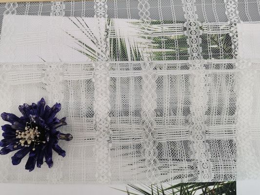 Λευκιά γεωμετρική ελαφριά κυρία Dress Fabric υφάσματος δαντελλών του Tulle πλέγματος