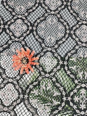 Η υδροδιαλυτή κεντητική χρωμάτισε το Floral χημικό ύφασμα δαντελλών