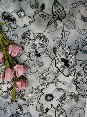 Κεντημένο τσέκι ύφασμα δαντελλών 125CM Floral για τις μπλούζες φορεμάτων