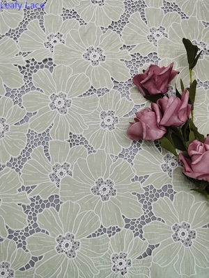 Φυλλώδες Floral κεντημένο ελεφαντόδοντο υφάσματος οπών βαμβακιού από το ναυπηγείο